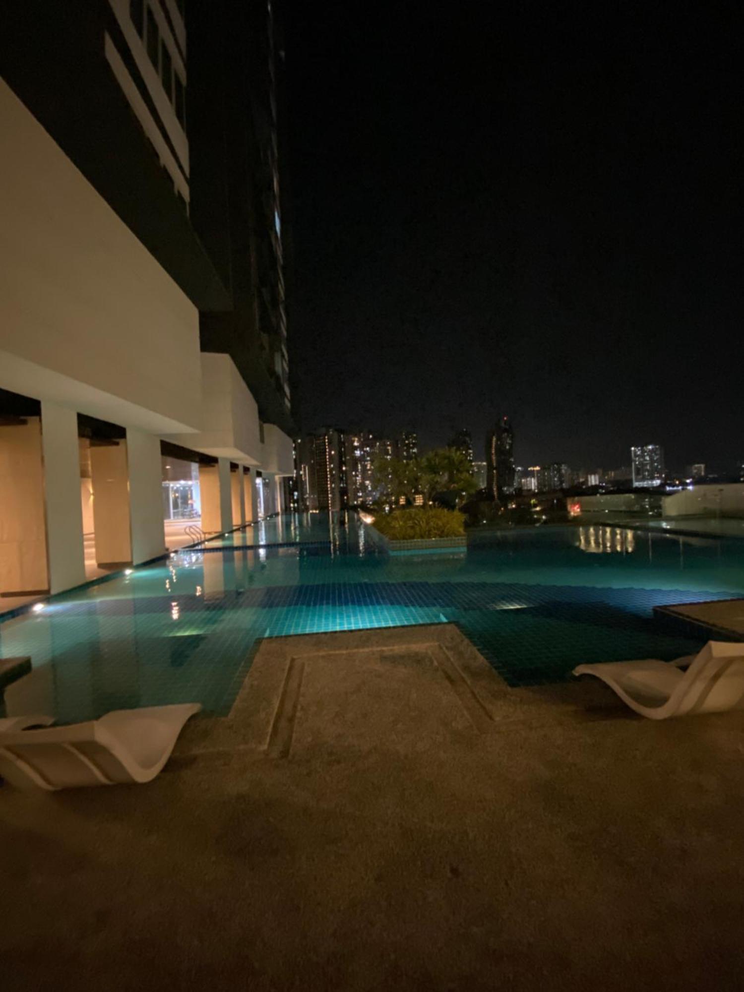 Infinite Pool! Room In Куала-Лумпур Экстерьер фото