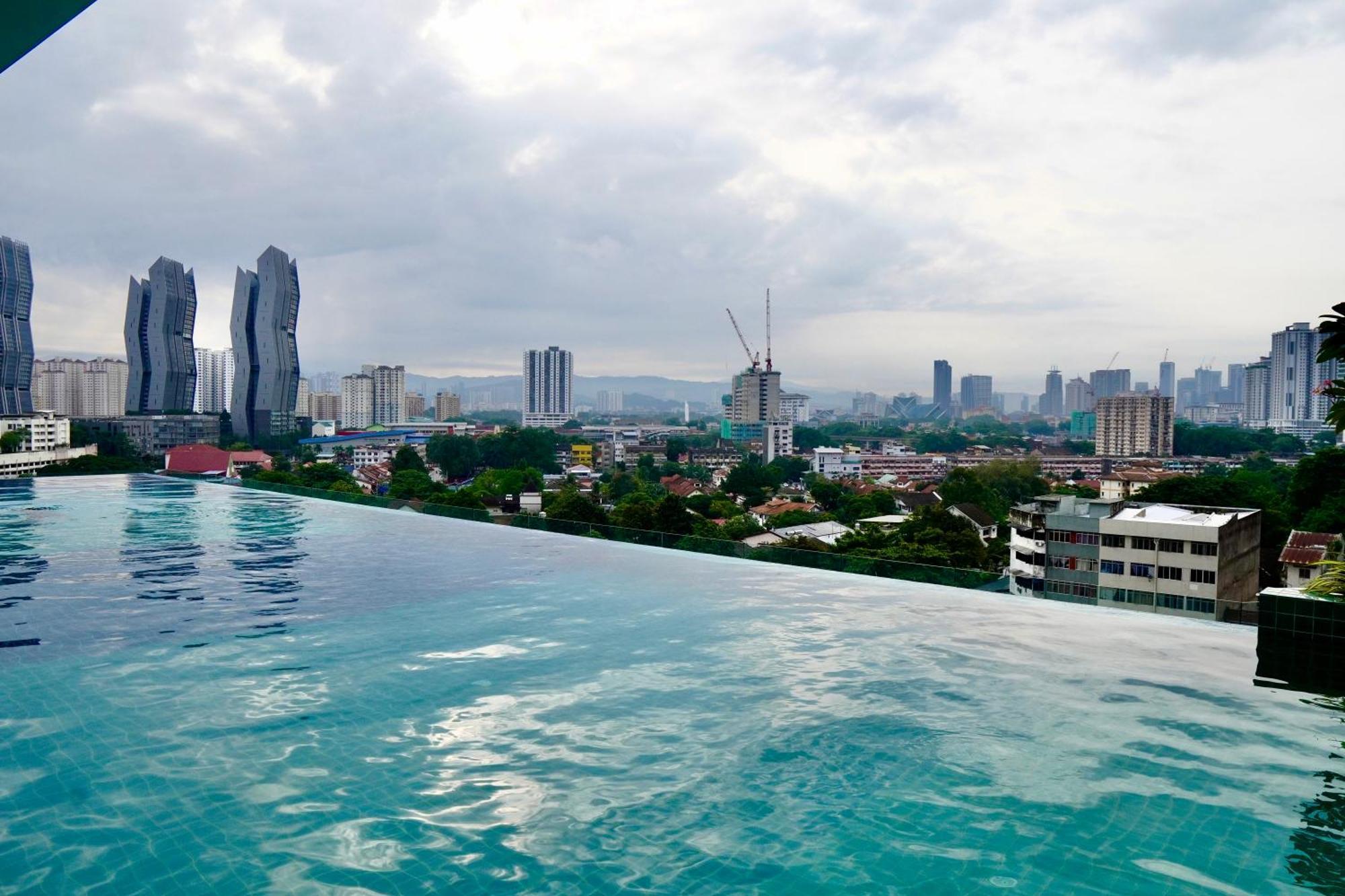 Infinite Pool! Room In Куала-Лумпур Экстерьер фото